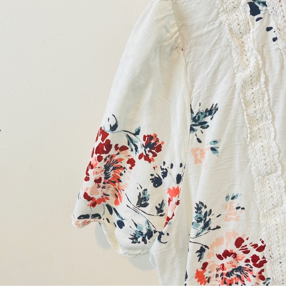 MAURICES | Women's V-Neck Top White Size Medium - Picture 3 of 10